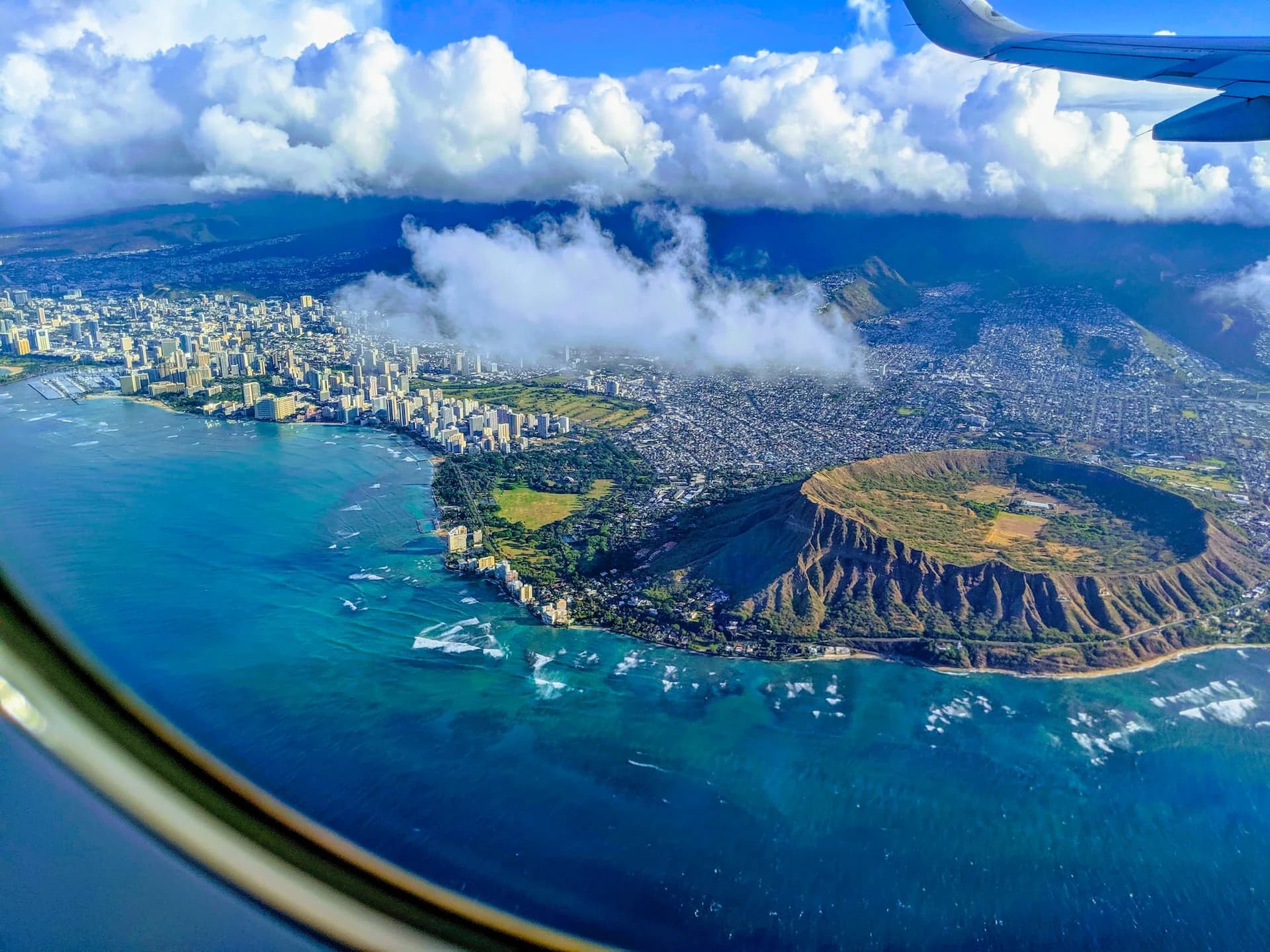 honolulu és a waikiki beach előtérben a diamon headdel