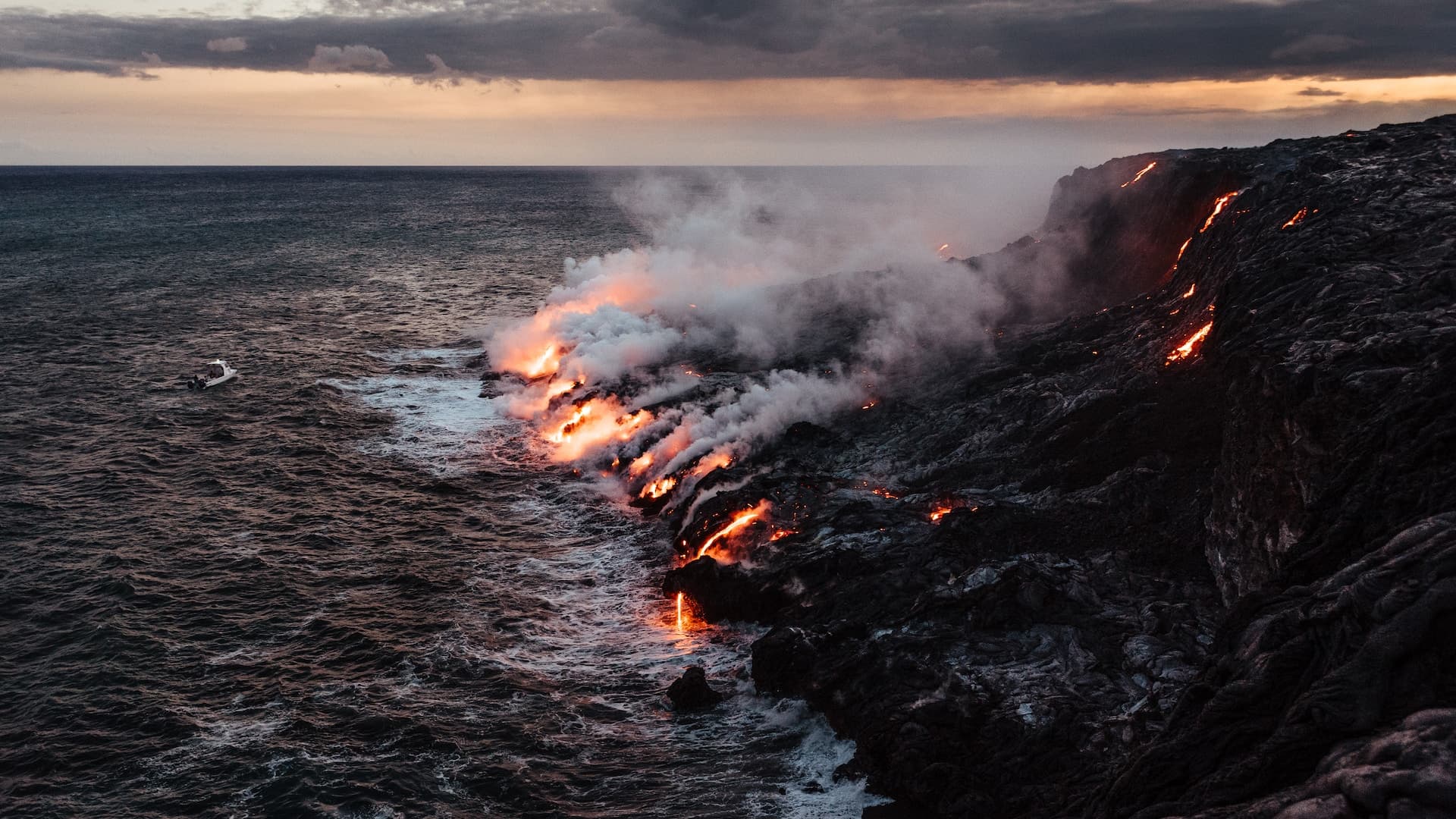 a Kilauea lávafolyamai gyakran az óceánig érnek